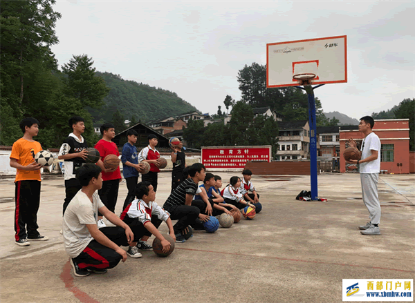 石阡县青阳乡初级中学扎实开展课后服务工作(图1) 篮球社团.png