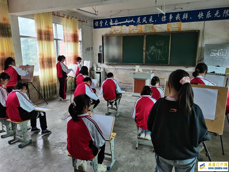 石阡县青阳乡初级中学扎实开展课后服务工作(图2) 美术社团.jpg
