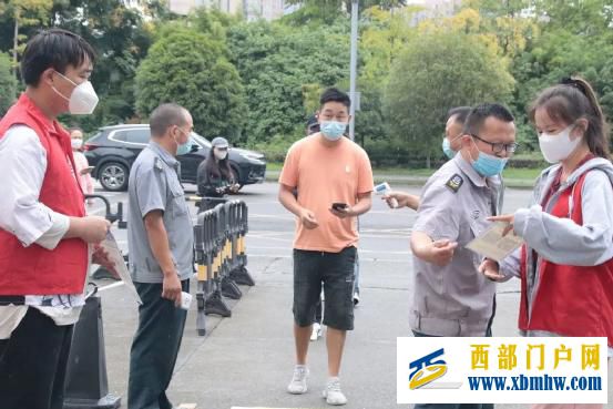 开学在即,防疫先行:四川文化传媒职业学院崇州校区开展疫情防控应急演练(图2) 22.jpg