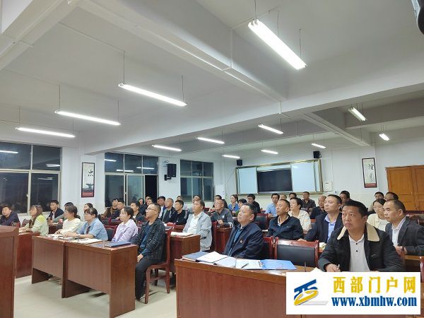 喜迎新时代,奋进新征程 ----印江县刀坝镇初级中学组织收看党的二十大开幕式(图2) 图片1 (2).jpg