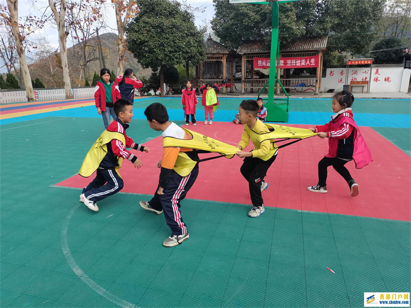 印江县农场小学举办2022年冬季运动会(图4) 老鹰抓小鸡.jpg