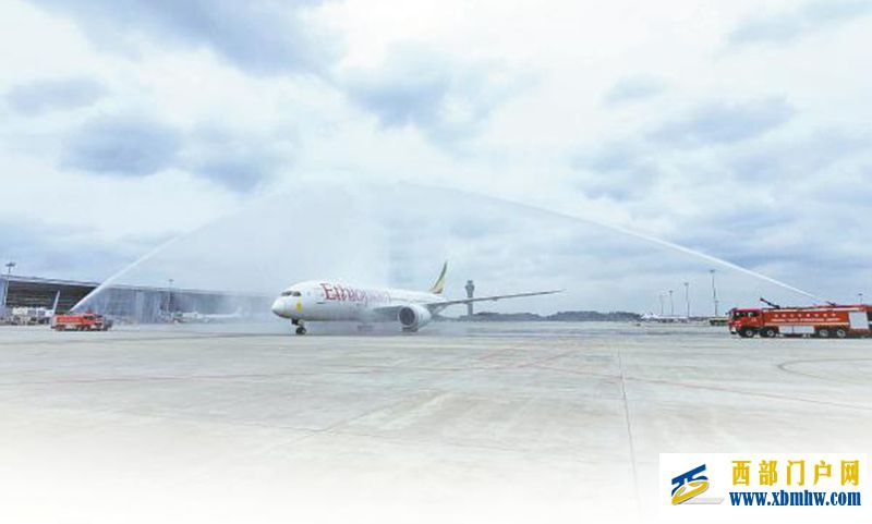 西南地区“新国门”开启首日 12万人次从天府国际机场进出(图1) 西南地区“新国门”开启首日 12万人次从天府国际机场进出(图1)