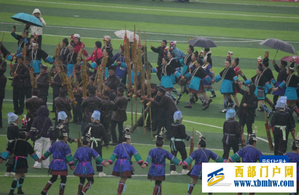 新华鲜报|“村超”开启新赛季 来看贵州榕江追“球”新活力(图2) 新华鲜报|“村超”开启新赛季 来看贵州榕江追“球”新活力(图2)