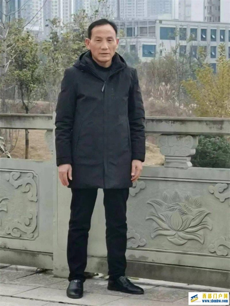 覃光祥:教育路上的行者 (图1) 覃光祥:教育路上的行者 (图1)