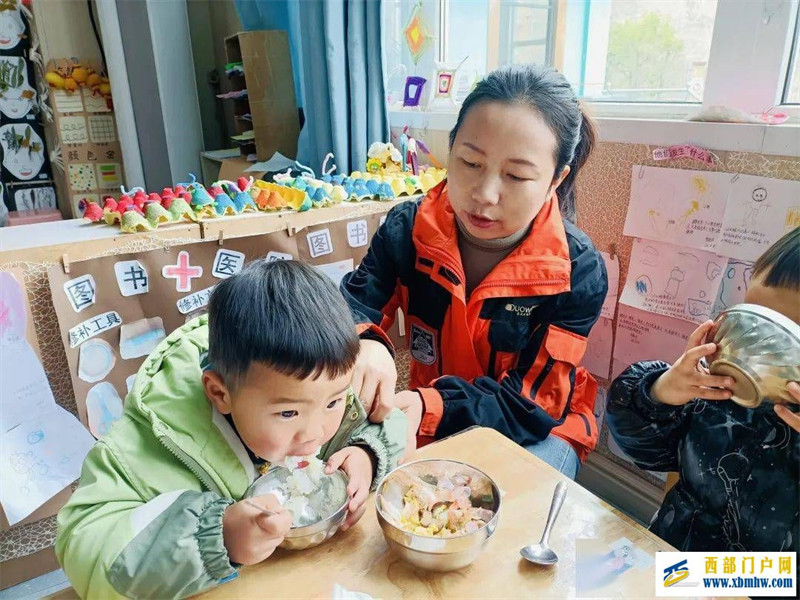 以爱育心,用心前行——记铜仁市万山区第十幼儿园教师杨天梅(图1) 以爱育心,用心前行——记铜仁市万山区第十幼儿园教师杨天梅(图1)