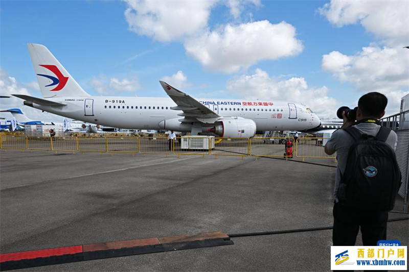 中国产C919和ARJ21飞机首次亮相新加坡航展(图4) 中国产C919和ARJ21飞机首次亮相新加坡航展(图4)