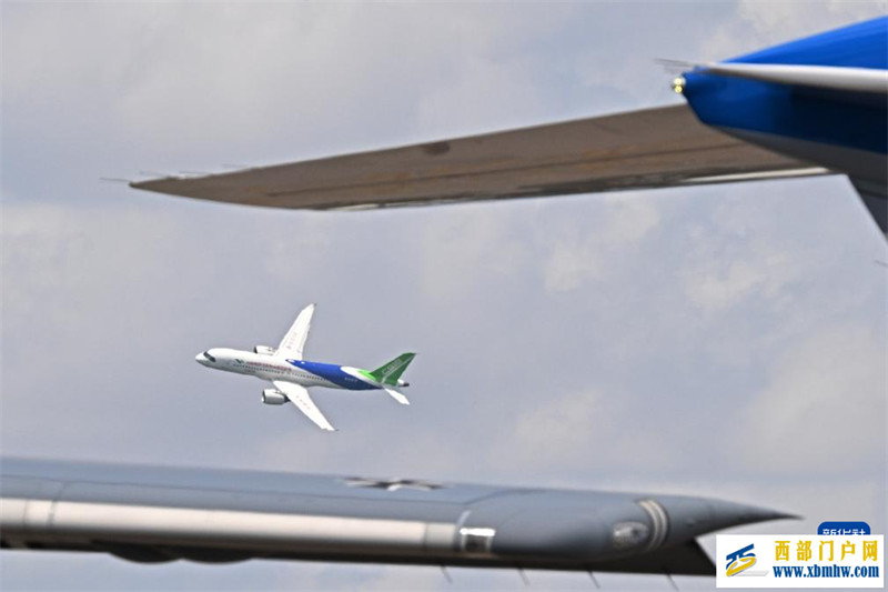 中国产C919和ARJ21飞机首次亮相新加坡航展(图3) 中国产C919和ARJ21飞机首次亮相新加坡航展(图3)