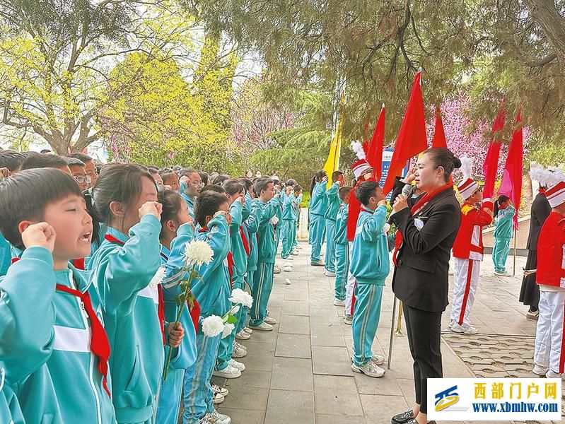陕西师生开展2024年清明节活动(图9) 87a998b45d3022f53959385817e3fc7d_14-43-51-70-1.jpg