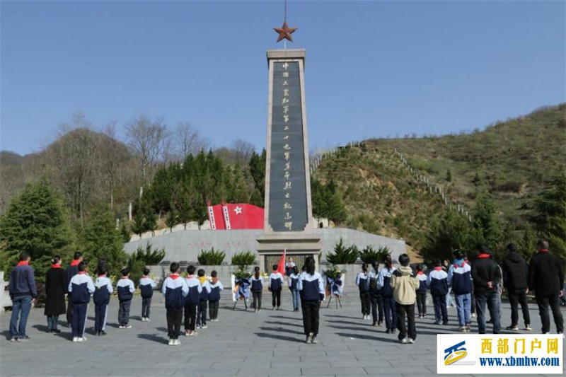 陕西师生开展2024年清明节活动(图13) ec8a900a3cdc2e037a54db09b72e3e04_14-43-54-67-1.jpg