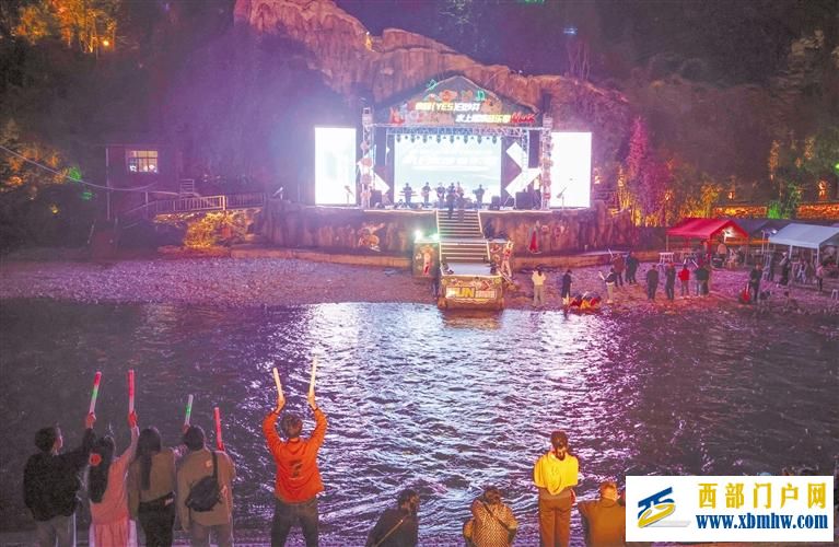 贵州旅游市场持续火爆 花式待客用心“宠客”(图1) 贵州旅游市场持续火爆 花式待客用心“宠客”(图1)