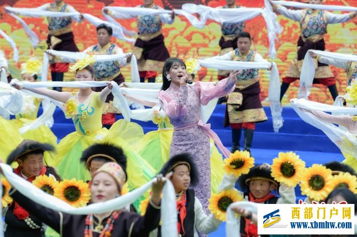 西藏米林第十六届黄牡丹藏医药文化旅游活动开幕(图2) 西藏米林第十六届黄牡丹藏医药文化旅游活动开幕(图2)