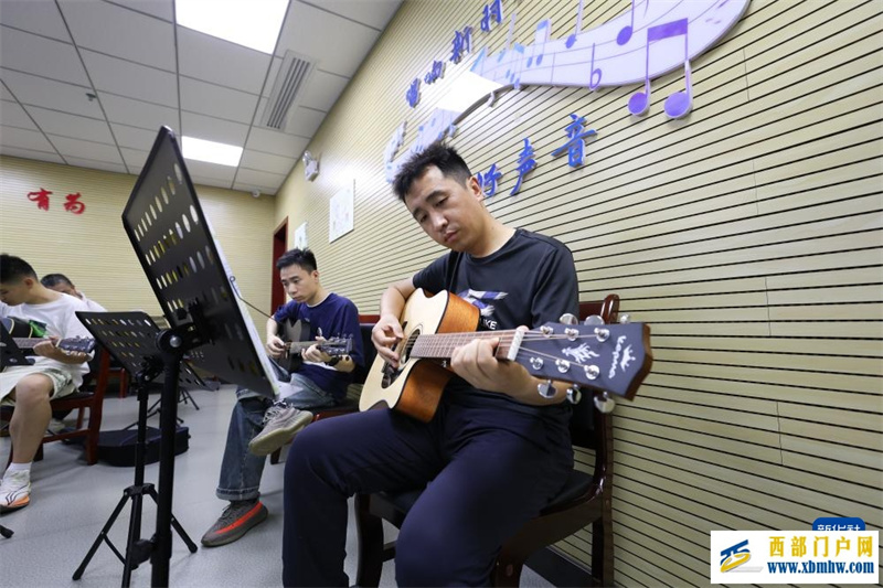 贵阳:“青年夜校”受欢迎(图7) 贵阳:“青年夜校”受欢迎(图7)