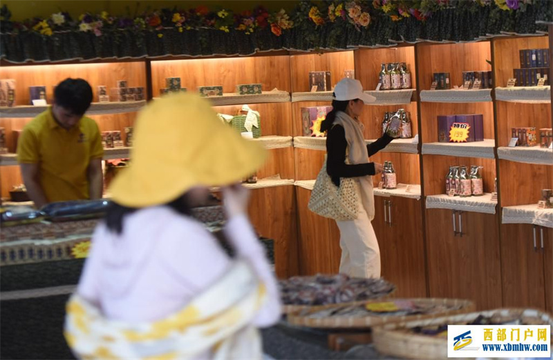 新疆霍城:薰衣草做成大产业(图7) 新疆霍城:薰衣草做成大产业(图7)