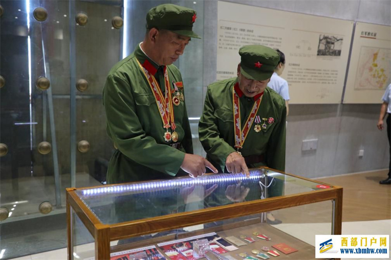 庆祝中国人民解放军建军97周年主题展在延安启幕(图2) 庆祝中国人民解放军建军97周年主题展在延安启幕(图2)