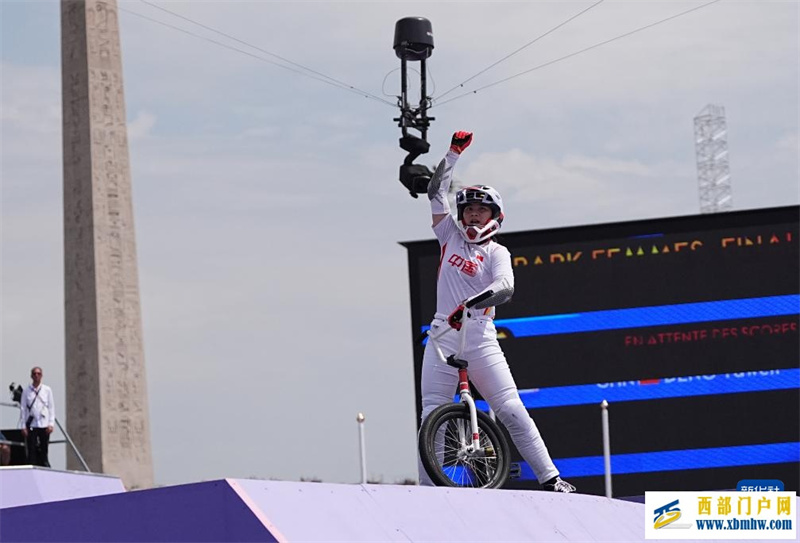 自由式小轮车——邓雅文获得女子公园赛冠军(图14) 自由式小轮车——邓雅文获得女子公园赛冠军(图14)