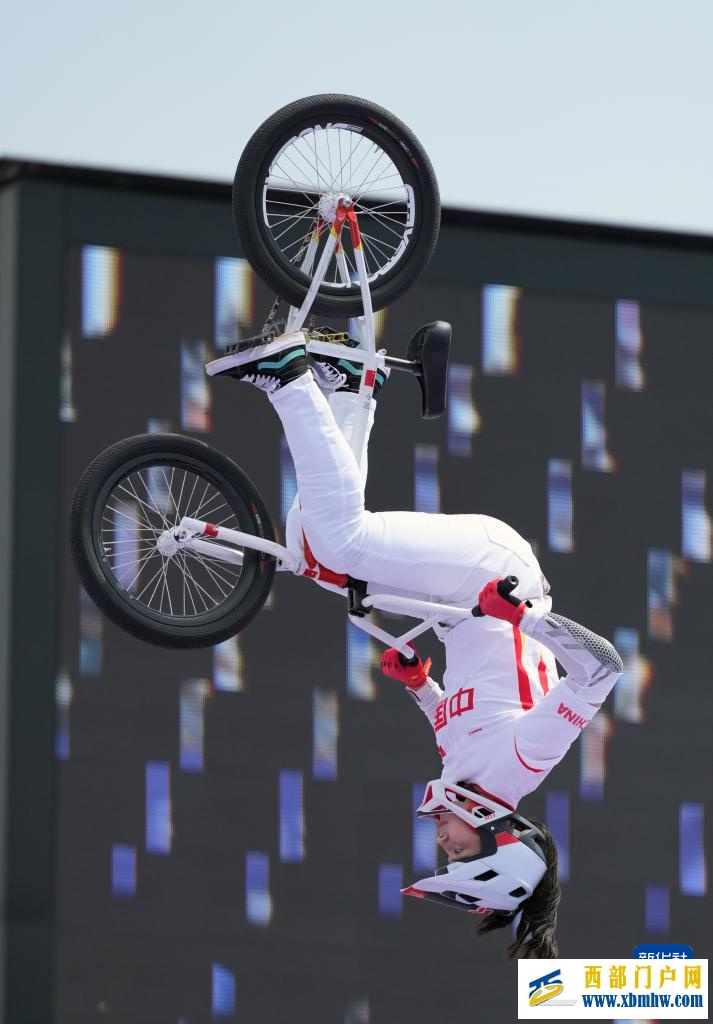 自由式小轮车——邓雅文获得女子公园赛冠军(图24) 自由式小轮车——邓雅文获得女子公园赛冠军(图24)