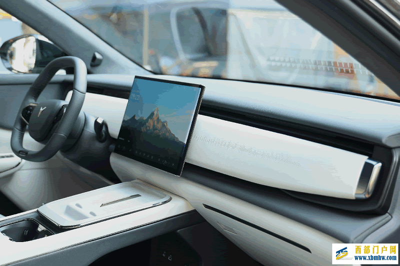 985纯电学霸闪耀蓉城!岚图知音现已到店,欢迎品鉴!(图3) 985纯电学霸闪耀蓉城!岚图知音现已到店,欢迎品鉴!(图3)