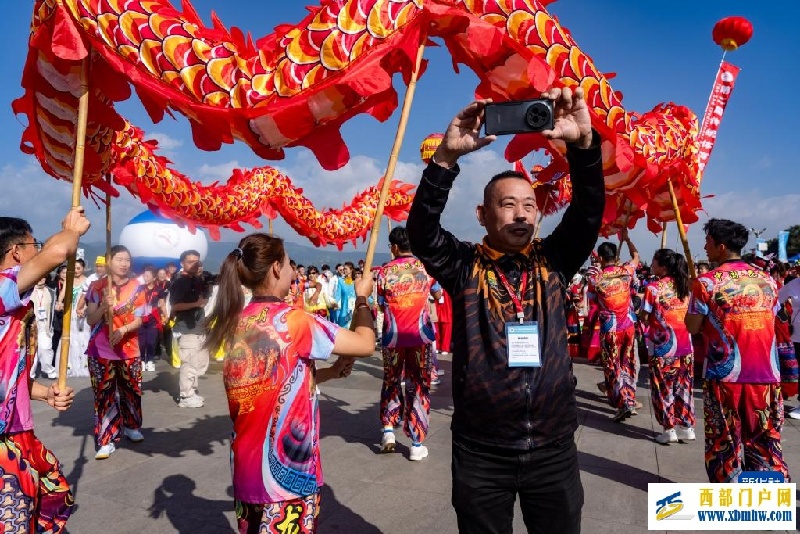 龙舞春城 情谊相连——马来西亚舞龙队的中国之旅(图3)