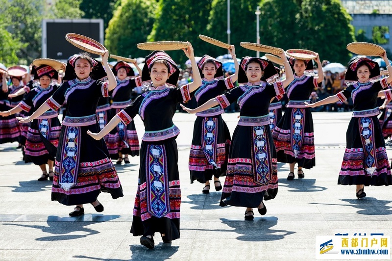 “千人打榔舞”天等邀您共赏非遗盛宴(图3) “千人打榔舞”天等邀您共赏非遗盛宴(图3)