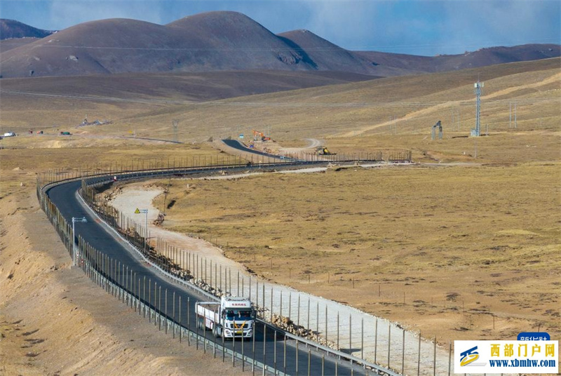 中国科学家呵护冻土上的“天路”(图1) 中国科学家呵护冻土上的“天路”(图1)