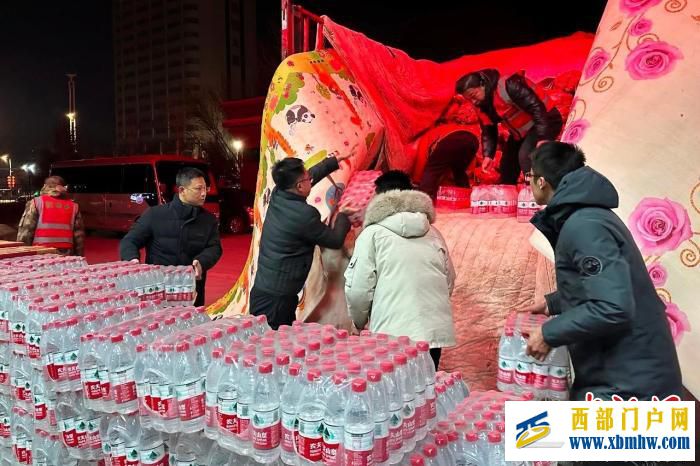 宁夏银川兴庆区捐赠救援物资驰援定日县地震灾区(图2)