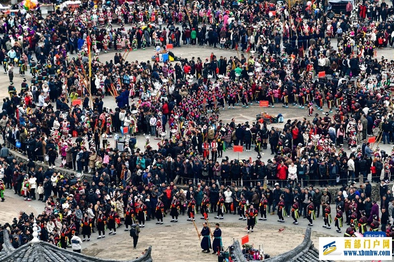两对苗族双胞胎姐妹共赴“甘囊香”(图9)