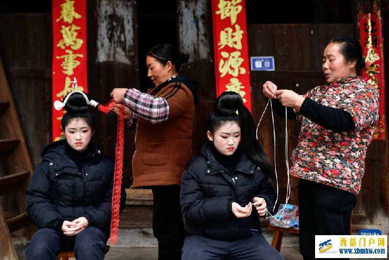 两对苗族双胞胎姐妹共赴“甘囊香”(图3)