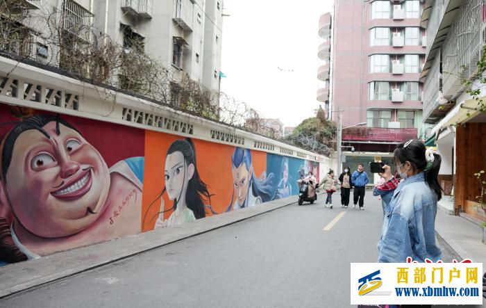 成都一街区哪吒形象墙成为网红打卡点(图2) 成都一街区哪吒形象墙成为网红打卡点(图2)
