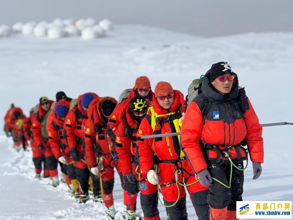 记者手记：雪山之巅感受昆仑的风(图2)