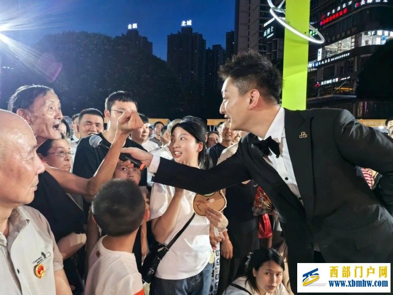 “瓜香溢山城·渝哈一家亲”活动在重庆市江北区隆重举行(图4) “瓜香溢山城·渝哈一家亲”活动在重庆市江北区隆重举行(图4)