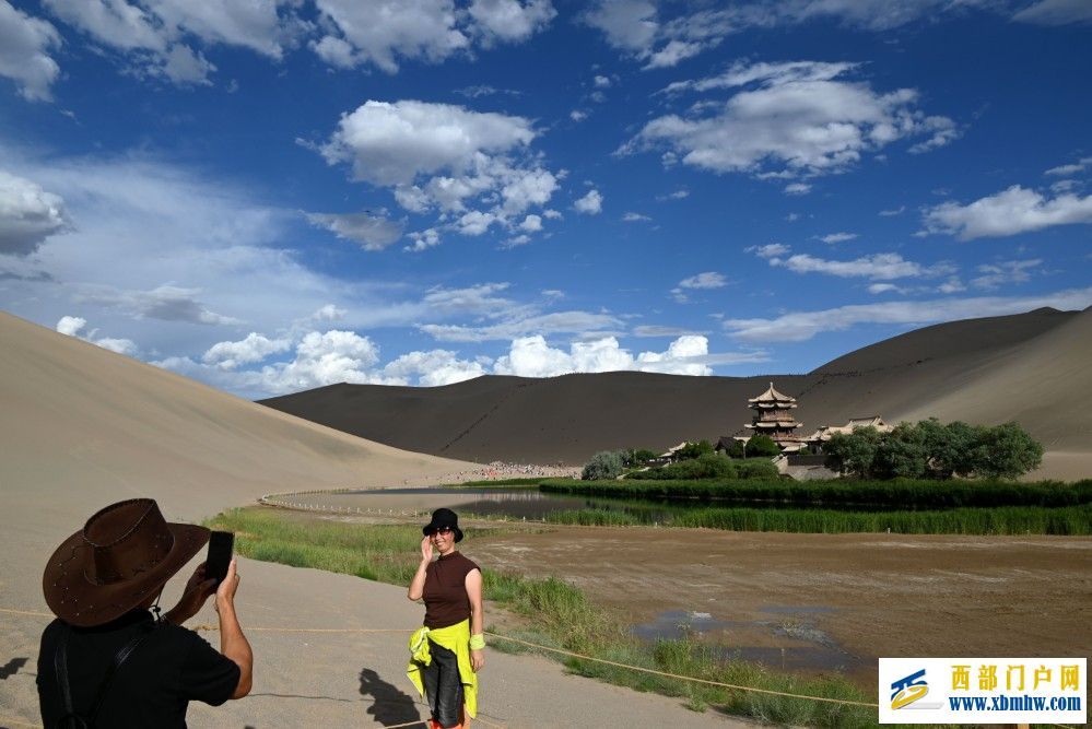 月牙丰满!中国“沙漠第一泉”迎水深水域20余年最大值(图3) 月牙丰满!中国“沙漠第一泉”迎水深水域20余年最大值(图3)