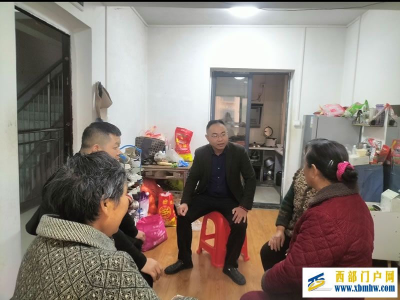 冬日医暖叩门来 健康守护夕阳红——贵苑社区携铜仁西南妇女儿童医院开展特殊群体入户义诊(图1) 11.jpg